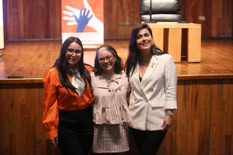 Abril capacitación personal de la secretaria e invitado especial personal del IVEA