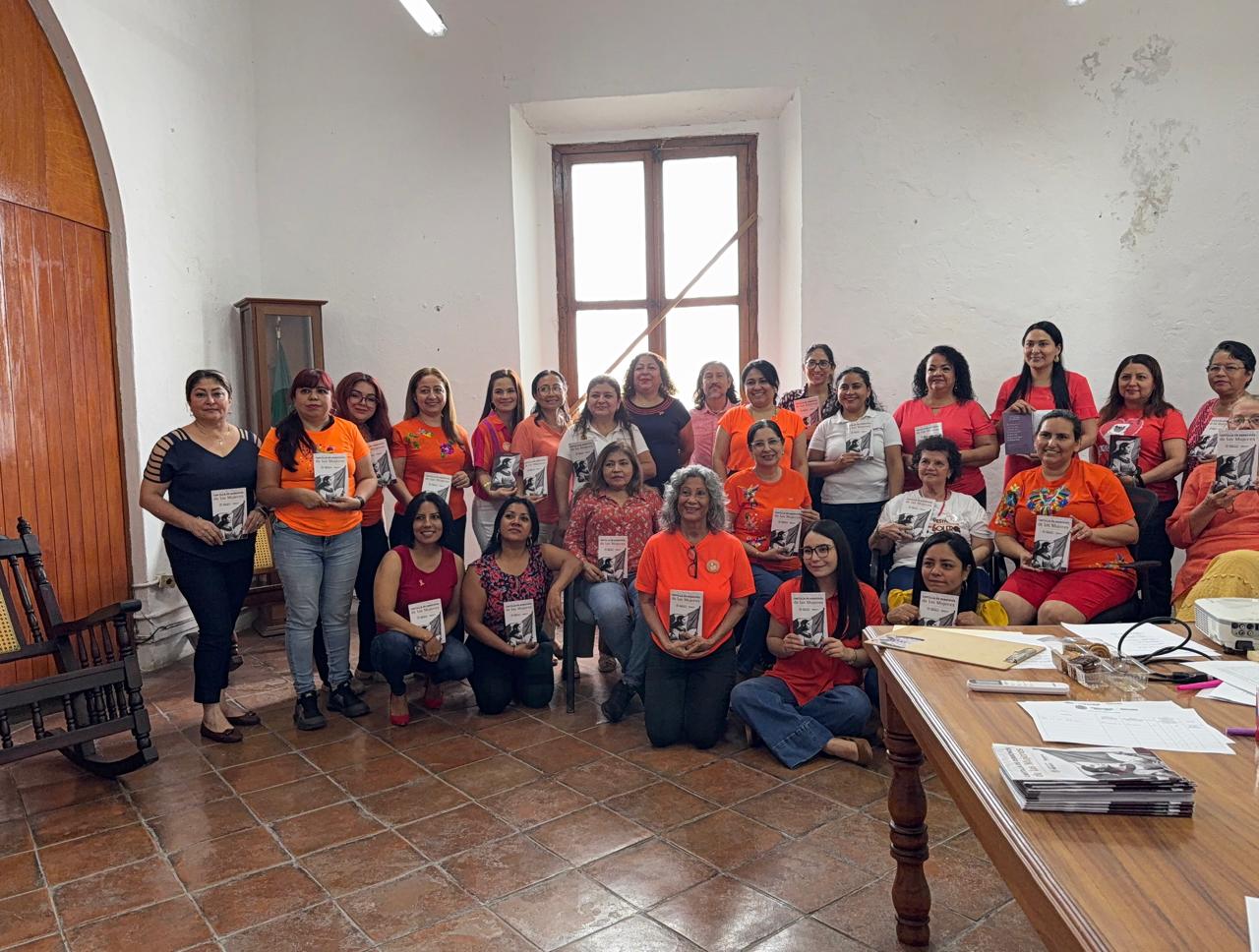 Agosto día naranja con entrega de cartillas de los derechos de las mujeres