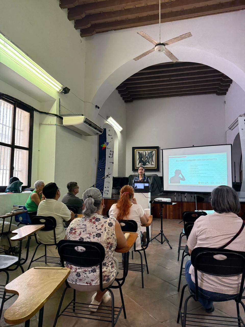 Taller a maestros de la escuela libre de música: Taller para informar a padres de familia sobre los factores criminógenos que desencadenan conductas inadecuadas en niños, niñas y adolescentes.