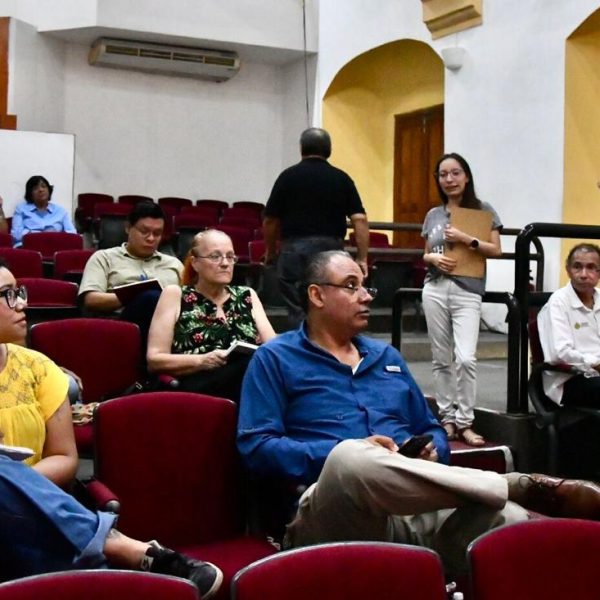 Abril taller a la dirección de formación y Desarollo artístico por World visión de ambientes de aprendizaje